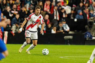 Florian Lejeune, Rayo Vallecano ve Lech Poznan (Maciej Rogowski / Ball Raw Images) takımları arasında oynanan UEFA Konferans Ligi faz oyunu sırasında görüldü)