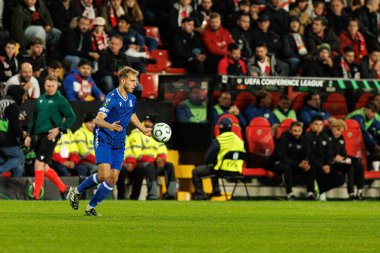 Michal Gurgul UEFA Konferans Ligi faz oyunu sırasında Rayo Vallecano ve Lech Poznan (Maciej Rogowski / Ball Raw Images) takımları arasında görüldü)