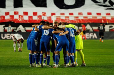 UEFA Konferans Ligi faz oyunu sırasında Rayo Vallecano ve Lech Poznan (Maciej Rogowski / Ball Raw Images) takımları arasında görülen Lech takımı)
