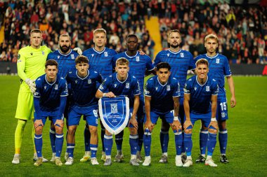 UEFA Konferans Ligi faz oyunu sırasında Rayo Vallecano ve Lech Poznan (Maciej Rogowski / Ball Raw Images) takımları arasında görülen Lech takımı)