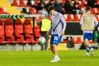 Pablo Rodriguez, Rayo Vallecano ve Lech Poznan (Maciej Rogowski / Ball Raw Images) takımları arasında oynanan UEFA Konferans Ligi faz maçında görüldü.)