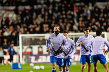 Mikael Ishak UEFA Konferans Ligi faz oyunu sırasında Rayo Vallecano ve Lech Poznan (Maciej Rogowski / Ball Raw Images) takımları arasında görüldü)