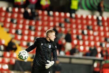 Bartosz Mrozek, Rayo Vallecano ve Lech Poznan (Maciej Rogowski / Ball Raw Images) takımları arasında oynanan UEFA Konferans Ligi faz maçında görüldü)