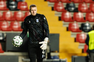 Bartosz Mrozek, Rayo Vallecano ve Lech Poznan (Maciej Rogowski / Ball Raw Images) takımları arasında oynanan UEFA Konferans Ligi faz maçında görüldü)
