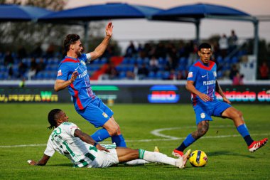 Andre Luiz ve Sergi Gomez, Liga Portekiz maçı sırasında FC Alverca ve Rio Ave FC (Maciej Rogowski / Ball Raw Images) takımları arasında görüldü.)