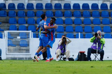 Sandro Lima ve Sabit Abdulai, FC Alverca ve Rio Ave FC (Maciej Rogowski / Ball Raw Images) takımları arasındaki Liga Portekiz maçında gol attıktan sonra kutlama yaparken görüldü.)