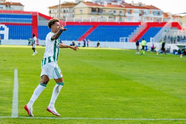 Clayton Silva, FC Alverca ve Rio Ave FC (Maciej Rogowski / Ball Raw Images) takımları arasında oynanan Liga Portekiz maçında gol attıktan sonra kutlama yaparken görülüyor.)