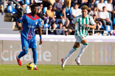 Sabit Abdulai ve Clayton Silva, Liga Portekiz maçı sırasında FC Alverca ve Rio Ave FC (Maciej Rogowski / Ball Raw Images) takımları arasında görüldü.)