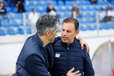 Miguel Dias de Castro ve Sotiris Sylaidopoulos FC Alverca ve Rio Ave FC (Maciej Rogowski / Ball Raw Images) takımları arasında Liga Portekiz maçında görüldü.)