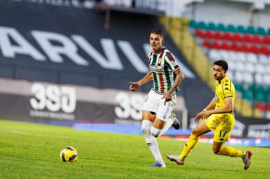 Luan Patrick ve Motez Nourani Liga Portekiz maçı sırasında CF Estrela Amadora ve CD Nacional (Maciej Rogowski / Ball Raw Images)
