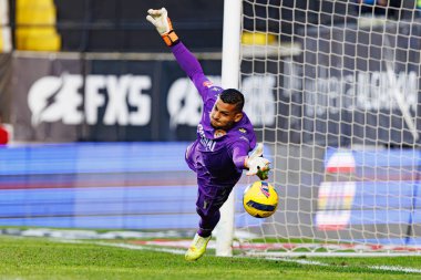 Kaique Pereira, CF Estrela Amadora ve CD Nacional (Maciej Rogowski / Ball Raw Images) takımları arasında oynanan Liga Portekiz maçı sırasında penaltıyı savunurken görüldü.)