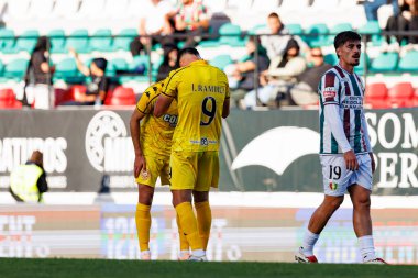 Jesus Ramirez ve Jose Gomes, Liga Portekiz maçında CF Estrela Amadora ve CD Nacional (Maciej Rogowski / Ball Raw Images) takımları arasında gol üstüne gol atarken görüldü.)