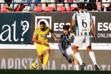Chiheb Labidi ve Paulo Moreira Liga Portekiz maçında CF Estrela Amadora ve CD Nacional (Maciej Rogowski / Ball Raw Images)