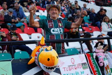 Liga Portekiz maçında CF Estrela Amadora ve CD Nacional (Maciej Rogowski / Ball Raw Images) takımları arasında görülen köpekbalığı maskotuyla Estrela Amadora hayranı)