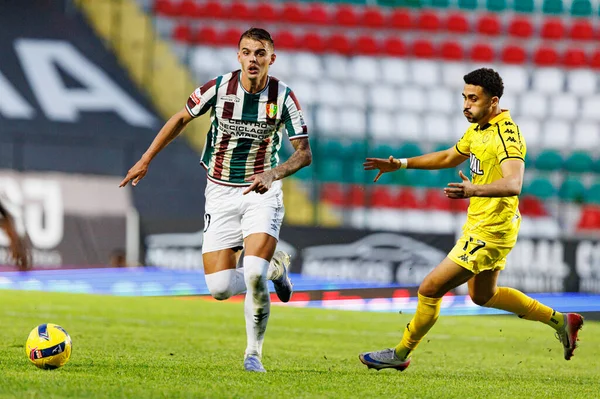 Luan Patrick ve Motez Nourani Liga Portekiz maçı sırasında CF Estrela Amadora ve CD Nacional (Maciej Rogowski / Ball Raw Images)