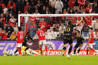 Renato Nhaga, Liga Portekiz maçında SL Benfica ve Casa Pia AC (Maciej Rogowski / Ball Raw Images) arasında gol üstüne gol atarken görüldü.)