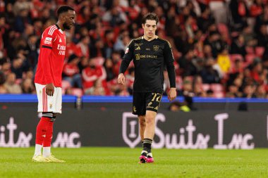 Liga Portekiz maçında SL Benfica ve Casa Pia AC (Maciej Rogowski / Ball Raw Images) arasında Dodi Lukebakio ve Gaizka Larrazabal görüldü.)