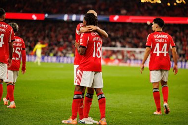 Fredrik Aursnes ve Leandro Barreiro, SL Benfica ile Casa Pia AC (Maciej Rogowski / Ball Raw Images) arasında oynanan Liga Portekiz maçında gol attıktan sonra kutlama yaparken görüldü.)