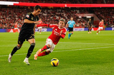 Andre Geraldes ve Gianluca Prestianni, Liga Portekiz maçı sırasında SL Benfica ve Casa Pia AC (Maciej Rogowski / Ball Raw Images)