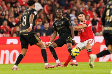 Kelian Nsona ve Tomas Araujo Liga Portekiz maçı sırasında SL Benfica ve Casa Pia AC (Maciej Rogowski / Ball Raw Images) arasında görüldü)