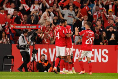 Vangelis Pavlidis, Georgiy Sudakov ve Samuel Dahl, SL Benfica ile Casa Pia AC (Maciej Rogowski / Ball Raw Images) arasında oynanan Liga Portekiz maçında gol attıktan sonra kutlama yaparken görüldü.)