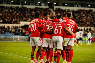 Benfica oyuncuları, Atletico CP ve SL Benfica (Maciej Rogowski / Ball Raw Images) takımları arasında oynanan Taca De Portugal maçında Richard Rios 'tan gol üstüne gol atarken görüldü.)