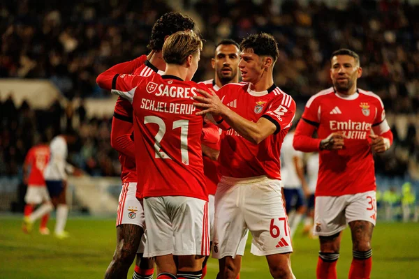 Richard Rios, Andreaas Schjelderup ve Rodrigo Rego, Atletico CP ve SL Benfica (Maciej Rogowski / Ball Raw Images) takımları arasındaki Taca De Portugal maçında gol attıktan sonra kutlama yaparken görüldü.)