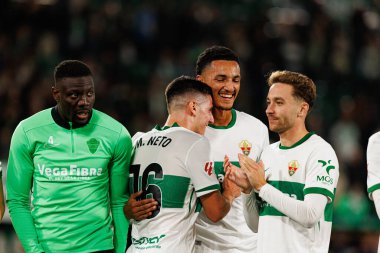 Martim Neto ve Alvaro Rodriguez, Elche CF ve Real Madrid FC takımları arasında oynanan LaLiga EA SPORTS maçı sırasında Estadio Manuel Martinez Valero (Maciej Rogowski / Ball Raw Images))