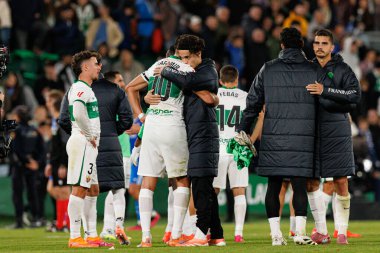 Rafa Mir ve Hector Fort, LaLiga EA SPORTS maçı sırasında Elche CF ve Real Madrid FC takımları arasında Estadio Manuel Martinez Valero (Maciej Rogowski / Ball Raw Images)