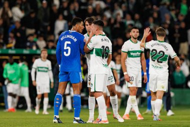 Jude Bellingham ve Martim Neto, Elche CF ve Real Madrid FC takımları arasında oynanan LaLiga EA SPORTS maçında Estadio Manuel Martinez Valero (Maciej Rogowski / Ball Raw Images))