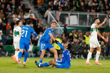 Dean Huijsen ve Jude Bellingham, Elche CF ve Real Madrid FC takımları arasında oynanan LaLiga EA SPORTS maçında Estadio Manuel Martinez Valero (Maciej Rogowski / Ball Raw Images))