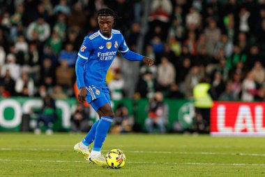 Eduardo Camavinga, Elche CF ve Real Madrid FC takımları arasında oynanan LaLiga EA SPORTS maçı sırasında Estadio Manuel Martinez Valero (Maciej Rogowski / Ball Raw Images)