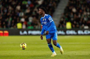 Eduardo Camavinga, Elche CF ve Real Madrid FC takımları arasında oynanan LaLiga EA SPORTS maçı sırasında Estadio Manuel Martinez Valero (Maciej Rogowski / Ball Raw Images)