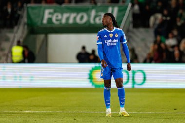 Eduardo Camavinga, Elche CF ve Real Madrid FC takımları arasında oynanan LaLiga EA SPORTS maçı sırasında Estadio Manuel Martinez Valero (Maciej Rogowski / Ball Raw Images)