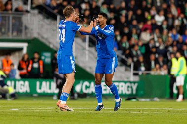 Dean Huijsen ve Jude Bellingham, Estadio Manuel Martinez Valero 'daki Elche CF ve Real Madrid FC takımları arasındaki LaLiga EA SPORTS maçında gol attıktan sonra kutlama yaparken görüldü (Maciej Rogowski / Ball Raw Images)