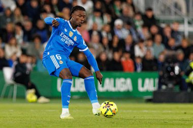 Eduardo Camavinga, Elche CF ve Real Madrid FC takımları arasında oynanan LaLiga EA SPORTS maçı sırasında Estadio Manuel Martinez Valero (Maciej Rogowski / Ball Raw Images)