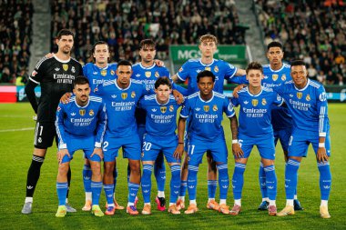 Estadio Manuel Martinez Valero 'daki Elche CF ve Real Madrid FC takımları arasında oynanan LaLiga EA SPORTS maçı sırasında Real Madrid' in takım fotoğrafı görülüyor (Maciej Rogowski / Ball Raw Images)