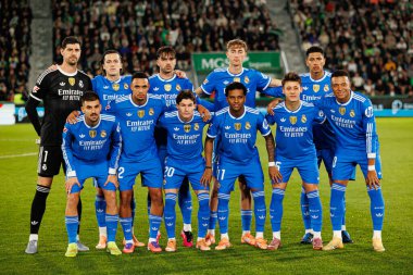 Estadio Manuel Martinez Valero 'daki Elche CF ve Real Madrid FC takımları arasında oynanan LaLiga EA SPORTS maçı sırasında Real Madrid' in takım fotoğrafı görülüyor (Maciej Rogowski / Ball Raw Images)