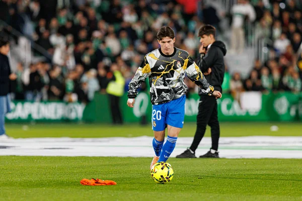 Fran Garcia, Estadio Manuel Martinez Valero 'daki Elche CF ve Real Madrid FC takımları arasında oynanan LaLiga EA SPORTS maçı sırasında görüldü (Maciej Rogowski / Ball Raw Images)