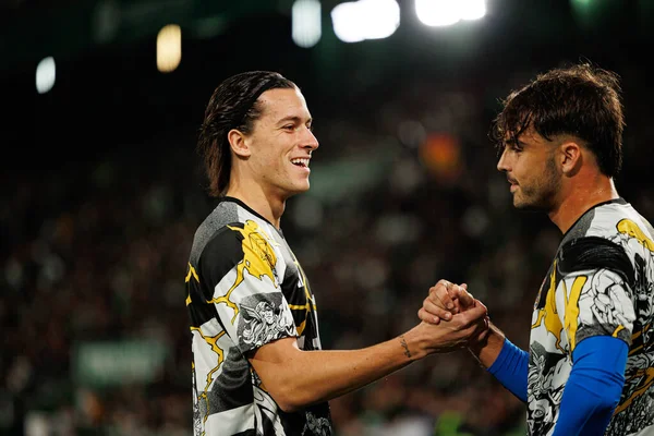 Alvaro Carreras ve Raul Asencio, Elche CF ve Real Madrid FC takımları arasında Estadio Manuel Martinez Valero (Maciej Rogowski / Ball Raw Images)