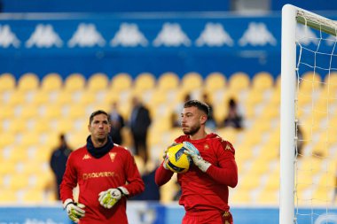 Joel Robles ve Martin Turk, Taca De Portugal maçında Estoril Praia ve FC Famalicao takımları arasında Estadio Antonio Coimbra da Mota 'da (Maciej Rogowski / Ball Raw Images) görüldü.)