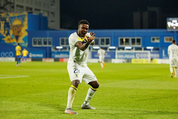 Pedro Bondo, Taca De Portugal maçında GD Estoril Praia ve FC Famalicao takımları arasında attığı gol sonrasında Estadio Antonio Coimbra da Mota 'da (Maciej Rogowski / Ball Raw Images)