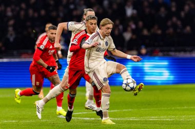 Kenneth Taylor Enzo Barrenechea, AFC Ajax ve SL Benfica (Maciej Rogowski / Ball Raw Images) arasındaki Şampiyonlar Ligi faz maçında görüldü)