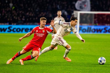 Rayane Bounida ve Samuel Dahl, AFC Ajax ve SL Benfica (Maciej Rogowski / Ball Raw Images) arasındaki Şampiyonlar Ligi faz maçında)
