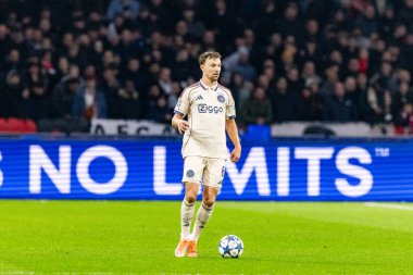 Youri Regeer, AFC Ajax ve SL Benfica (Maciej Rogowski / Ball Raw Images) arasında Şampiyonlar Ligi faz oyunu sırasında görüldü)