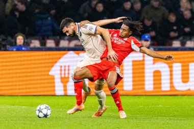 Josko Sutalo ve Leandro Barreiro, AFC Ajax ve SL Benfica (Maciej Rogowski / Ball Raw Images) arasındaki Şampiyonlar Ligi faz maçında görüldü)