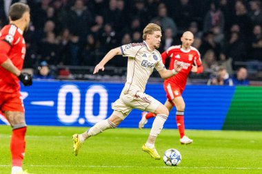 Kenneth Taylor, AFC Ajax ve SL Benfica (Maciej Rogowski / Ball Raw Images) arasındaki Şampiyonlar Ligi faz maçında görüldü)