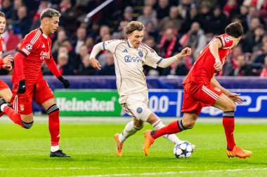 Kenneth Taylor, AFC Ajax ve SL Benfica (Maciej Rogowski / Ball Raw Images) arasındaki Şampiyonlar Ligi faz maçında görüldü)