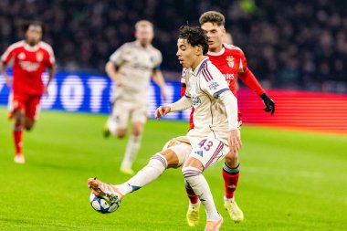 Rayane Bounida, AFC Ajax ve SL Benfica (Maciej Rogowski / Ball Raw Images) arasında Şampiyonlar Ligi faz oyunu sırasında görüldü)