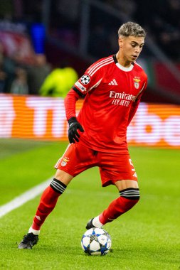 Enzo Barrenechea, AFC Ajax ve SL Benfica (Maciej Rogowski / Ball Raw Images) arasındaki Şampiyonlar Ligi faz oyununda görüldü)